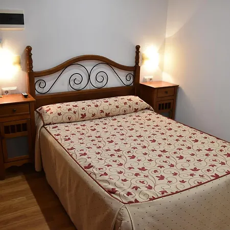 Hotel Tres Caminos El Grado