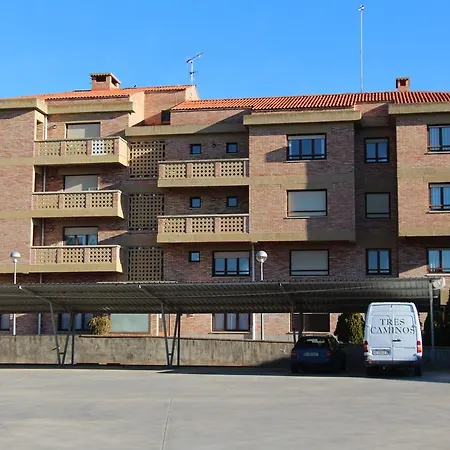 Tres Caminos Szálloda El Grado