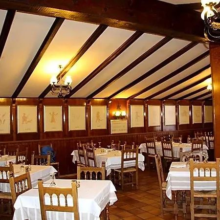 Hotel Tres Caminos El Grado