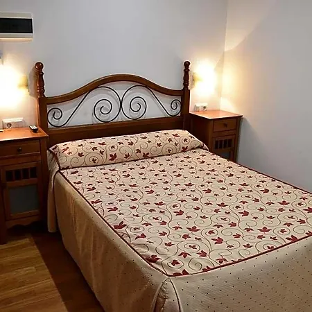 Hotel Tres Caminos 2*