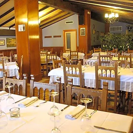 Hotel Tres Caminos El Grado