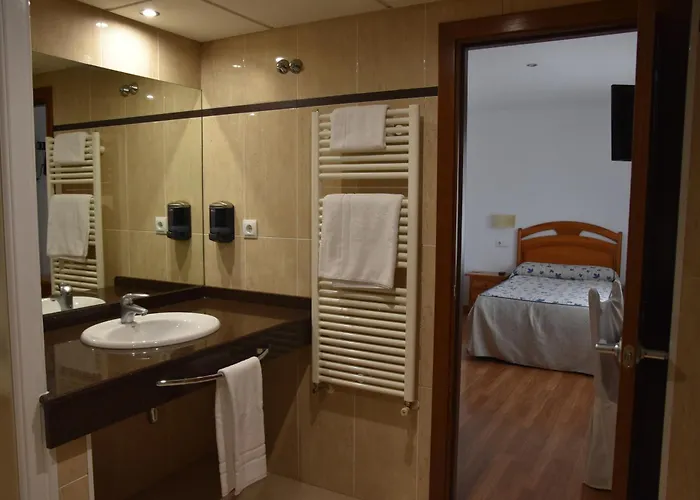 Tres Caminos Hotel 2*